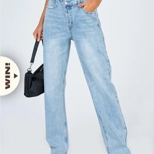 Princess Polly
/
HOLLY ASYMMETRIC STRAIGHT LEG JEAN LIGHT WASH DENIM
